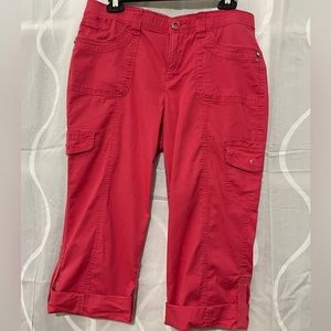 Gloria Vanderbilt Salmon colored cropped pants, Size 8P.